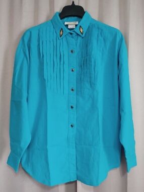 Sakura Sport Teal Long Sleeve Button Front Top Embroidered Collar Pintuck Pleats